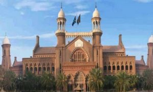 لاہور : گاڑیوں میں حفاظتی آلات نصب نہ کرنے کا اقدام چیلنج