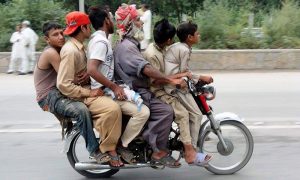 کورونا: حکومت سندھ نے ڈبل سواری پہ پابندی عائد کردی