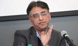 کراچی کے نالوں کی صفائی میں ایک سال لگے گا، اسد عمر
