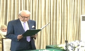 اعجاز شاہ نے بطور وفاقی وزیر حلف اٹھالیا