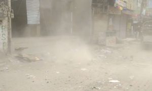 کراچی: دہلی کالونی میں بارہ منزلہ عمارت گرانے کا کام شروع