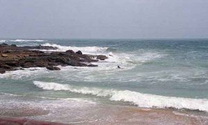 کراچی: تفریح کی غرض سے ساحلوں کا رخ کرنیوالے چار نوجوان جاں بحق