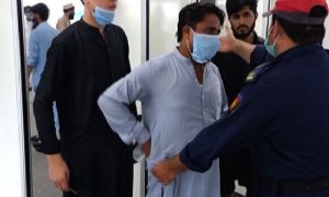 پشاور: بی آر ٹی میں سفر کے دوران نسوار پر پابندی عائد