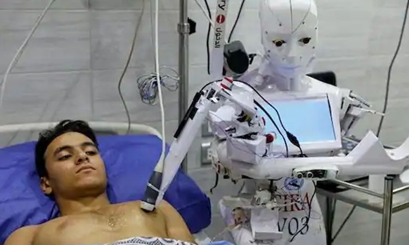 کورونا:مریض چیک کرنیوالا روبوٹ،وائرس منتقلی کا خطرہ کم ہو گیا
