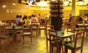 پاکستان: ہوٹلوں کے باہر کھانا کھانے کی پابندی اٹھا لی گئی