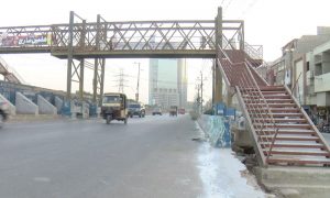 کراچی کے وہ پل جہاں کسی بھی وقت حادثہ ممکن ہے