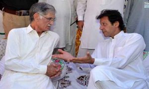 پرویز خٹک کا عمران خان کو بلدیاتی انتخابات نہ کرانے کا مشورہ