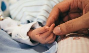 کورونا مریضہ نے کومہ میں بچی کو دیا جنم: ڈاکٹروں نے بتایا معجزہ