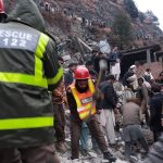 شانگلہ: لینڈ سلائیڈنگ سے 6 افراد زخمی، مرکزی شاہراہ ٹریفک کے لیے بند