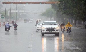 کراچی کے مختلف علاقوں میں تیز بارش کا سلسلہ شروع