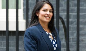 برطانیہ کی سیکریٹری داخلہ پریتی پٹیل نے استعفیٰ دے دیا