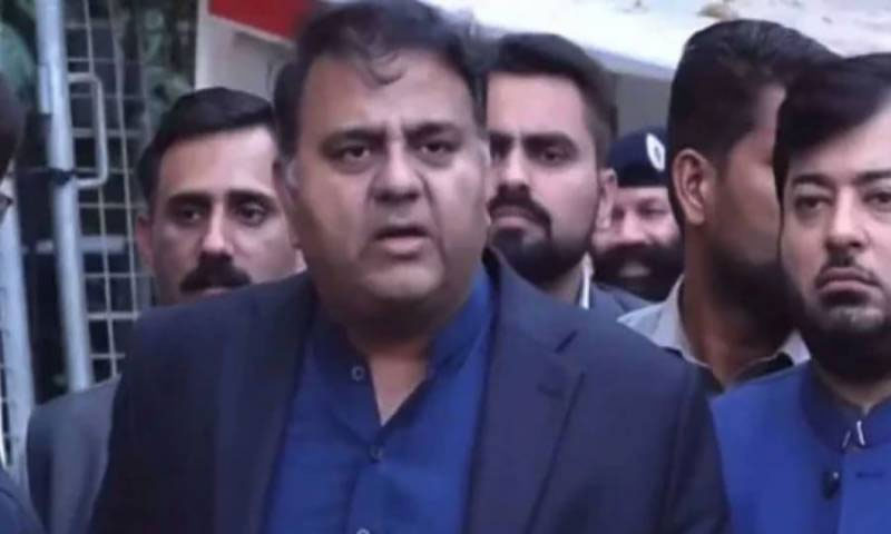 عمران خان کیلئے قانون اور مریم نواز کیلئے اور ہے، پاکستان کو بلیک میلر حکومت کا سامنا ہے، فواد چودھری