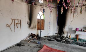 بھارت، عیسائیوں کی عبادت گاہ نذر آتش، دیوار پر رام بھی لکھ دیا